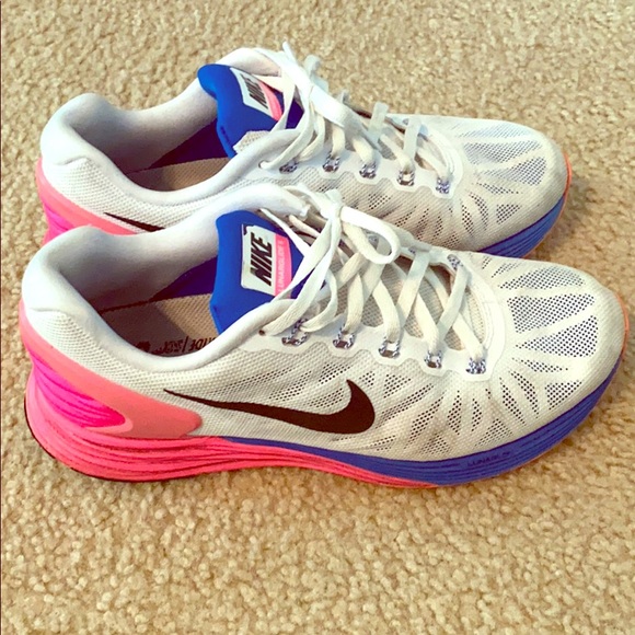 Nike Shoes - Nike Lunarglide 6
